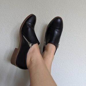 American eagle black flats